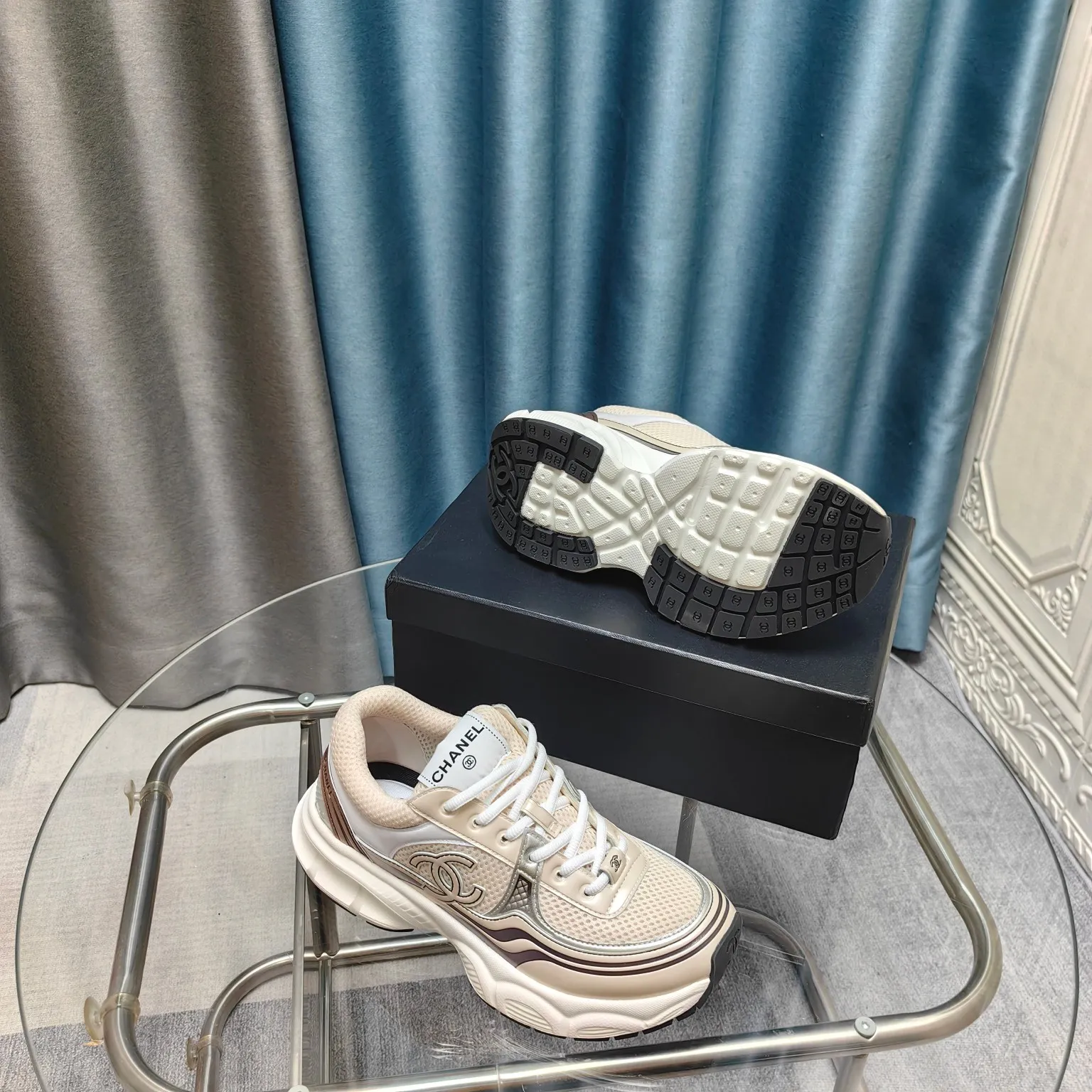 p680🐮🐮Chanel Chanel dad shoes, men and women couples - 2025 counter top casual sports shoes This classic design; the upper is electro-embroidered with a variety of techniques; the outsole is fashionable and sporty; it is unusual to incorporate a variety of color matching elements... The diversified mix and match is very beautiful and versatile, casual, fashionable, sports and outdoor can be taken into account... ꫛꫀꪝ Go➫ Material: ❶Upper is made of: Original imported first-layer silk cowhide + original waterproof cloth + original first-layer cowhide ❷Inner lining: original sheep lining + mesh ❸Outsole based on: original TPU combination outsole Special counter boutique packaging complete set for women 35–41